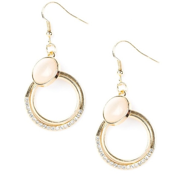 NWOT Gold “Dreamily Dreamland” Earrings - Picture 3 of 3